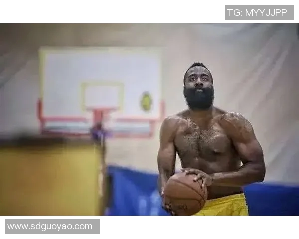 黑豹饰演者与足球明星的精彩交集揭示了体育与电影的完美融合